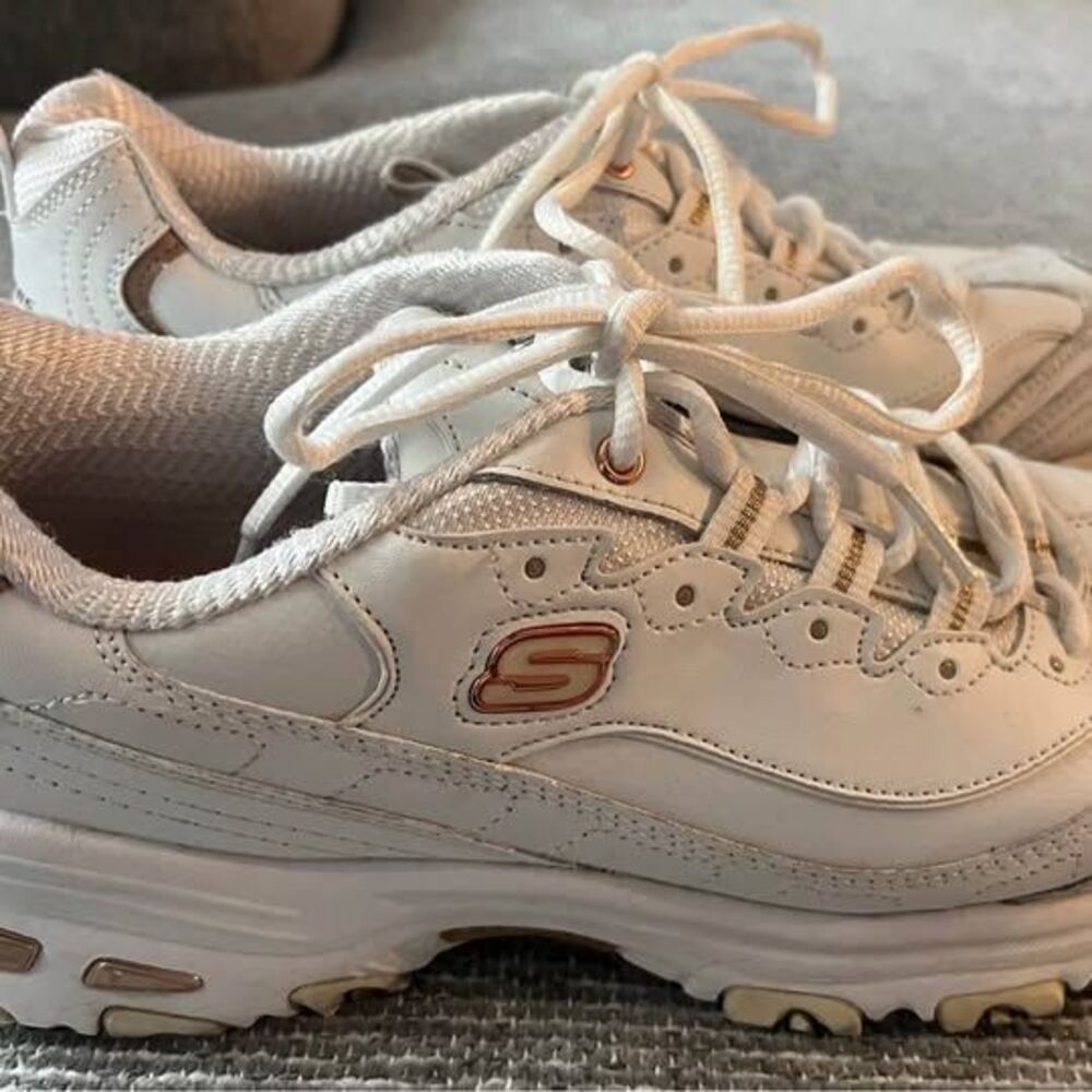 White and Rose Gold Skechers D'Lites Memory Foam Sneakers Women’s Size 10